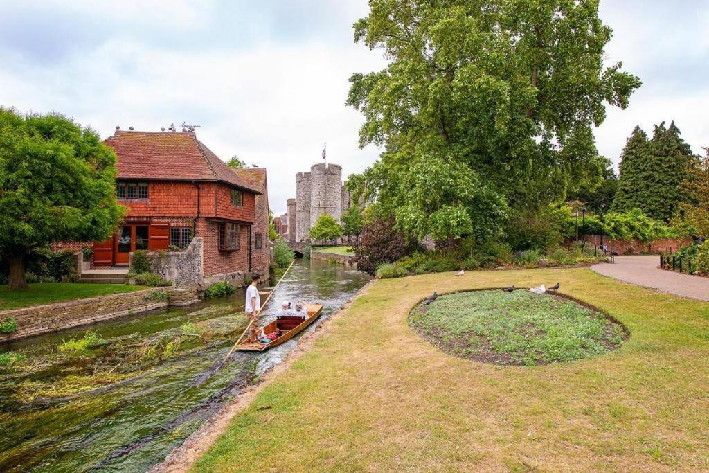The Most Central Apartment In Canterbury Stunning Interiors, Fully Equipped, City Views And Free Wifi! Exterior foto